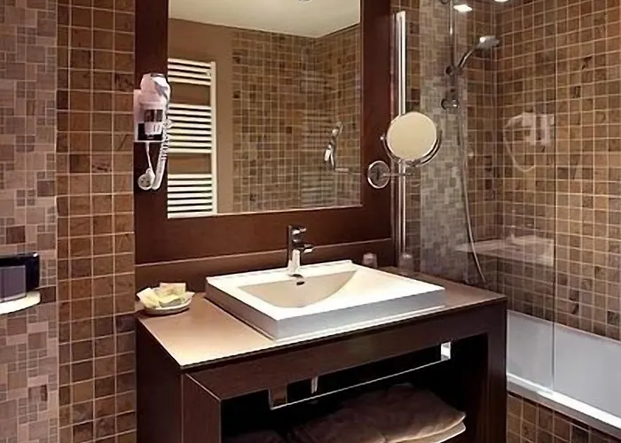 Logis Saint Simond Hotell 3*