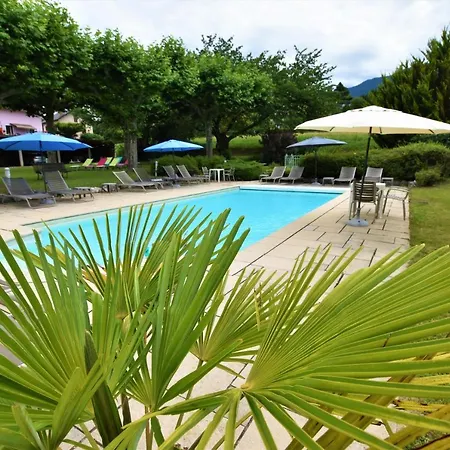 Logis Saint Simond فندق