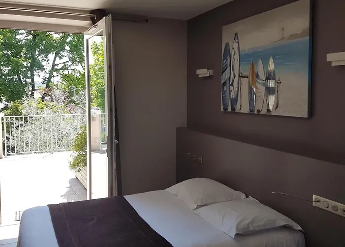 Hotel Logis Saint Simond 3*